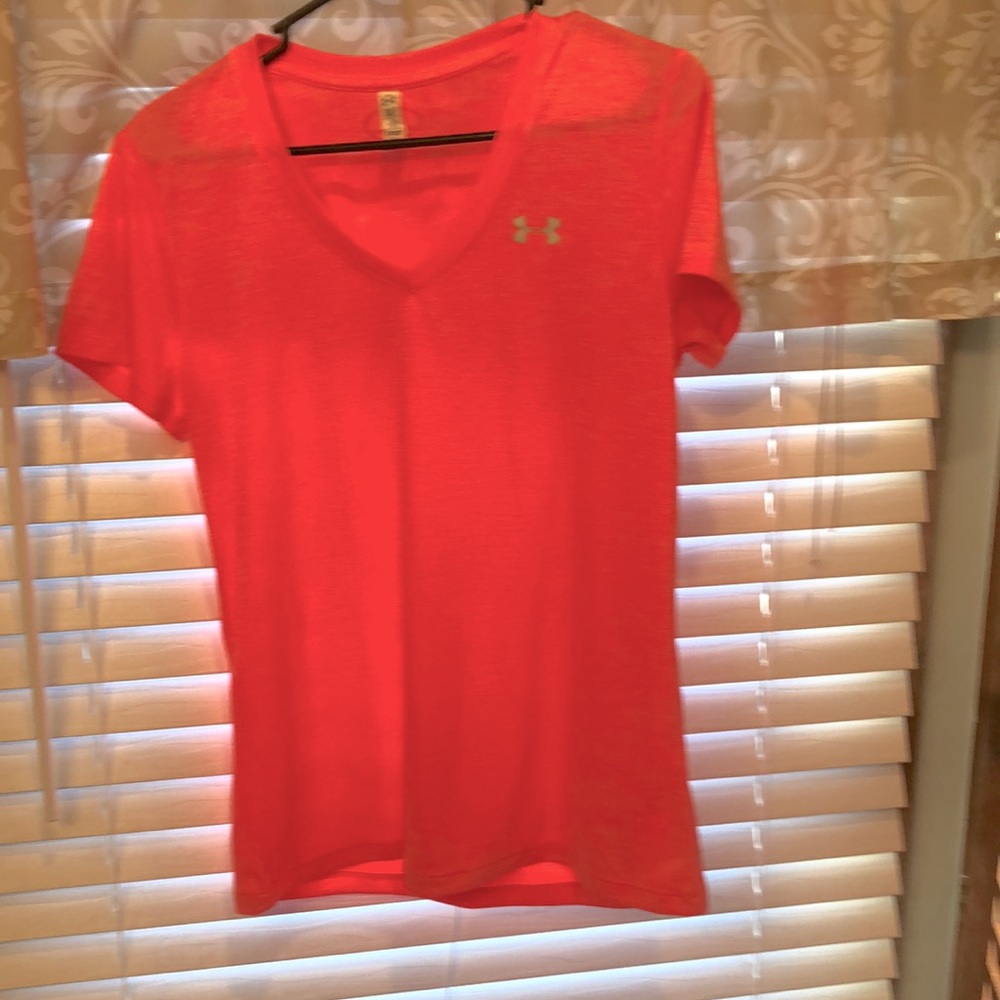 Womens short sleeve orange t-shirt.